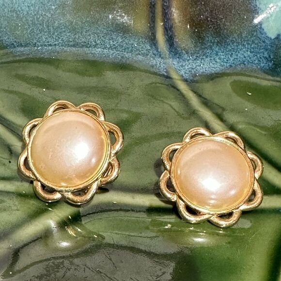 Vintage Monet Gold Tone & Pearl Clip on Earrings - Picture 1 of 5
